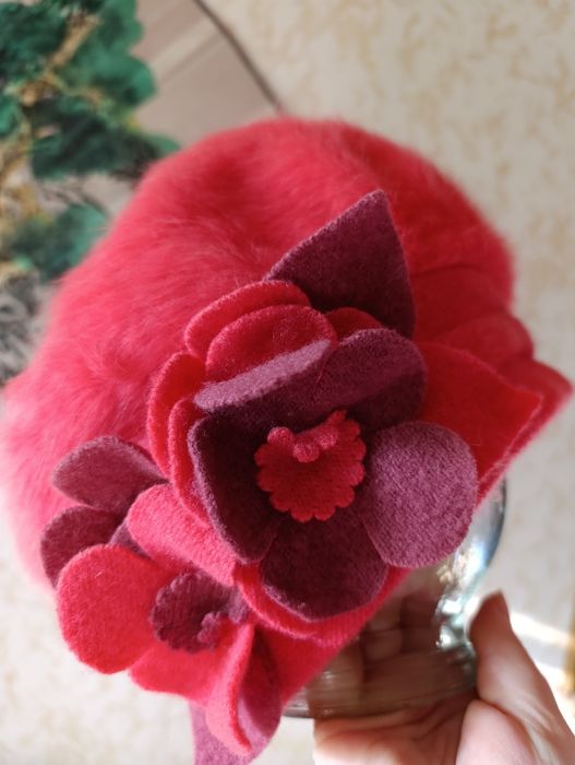 Женский берет , новый