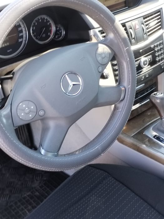 Продавам Мерцедес 212 Е 250 бензин комби 2010г.