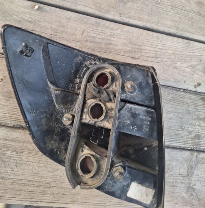 Гранта задний фара