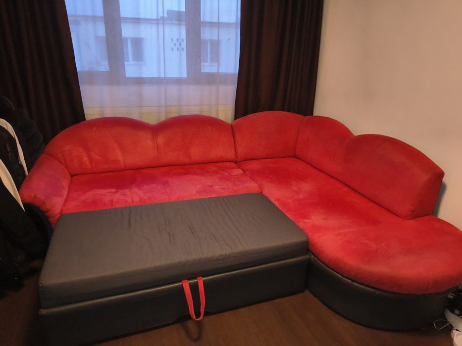 Vand canapea extensibilă in stare foarte buna