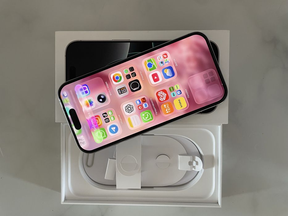 Iphone 16 pro 256 gb Белый
