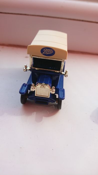 Метален колекционерски модел Ford Lledo играчка