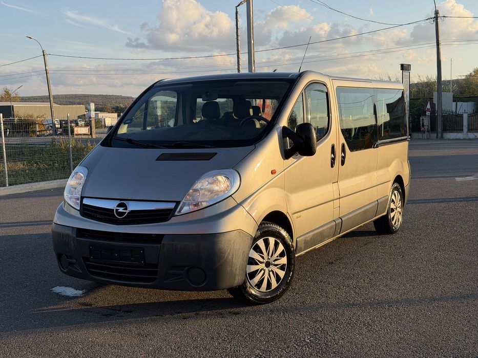 Opel Vivaro 2011 / 2.0 D / 115 CP / 9 locuri / Lung / Clima / Euro 5
