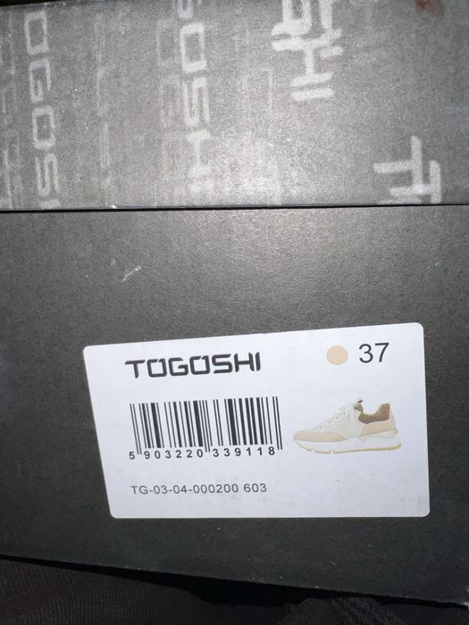 Adidasi togoshi