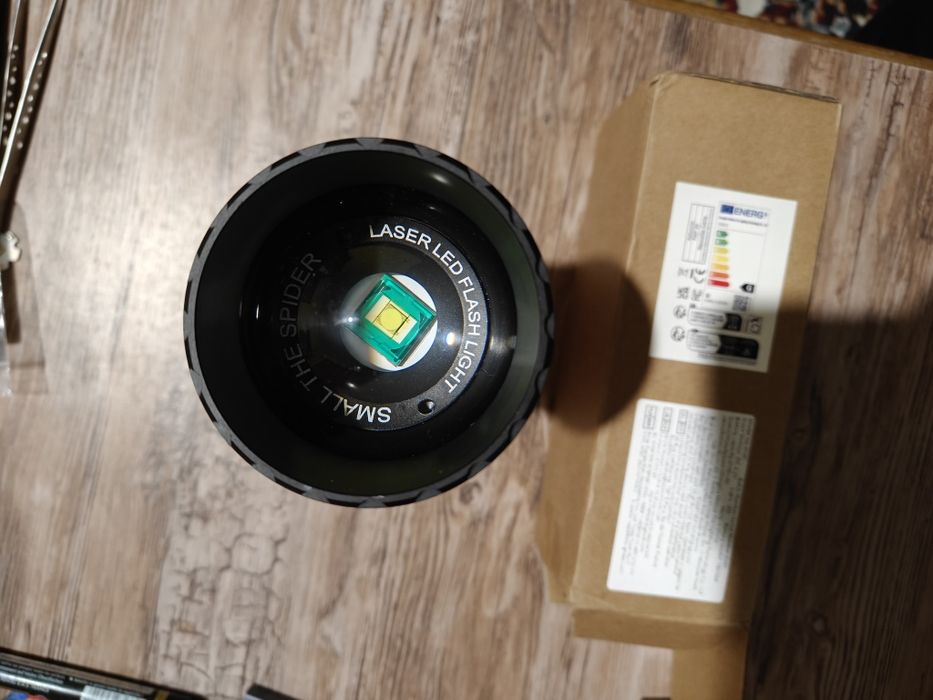 Дълекобоен, мощен, LED фенер,метален, тип лазерен!