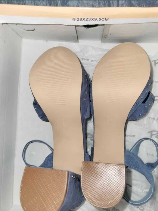 Дамски сандали на дебел ток