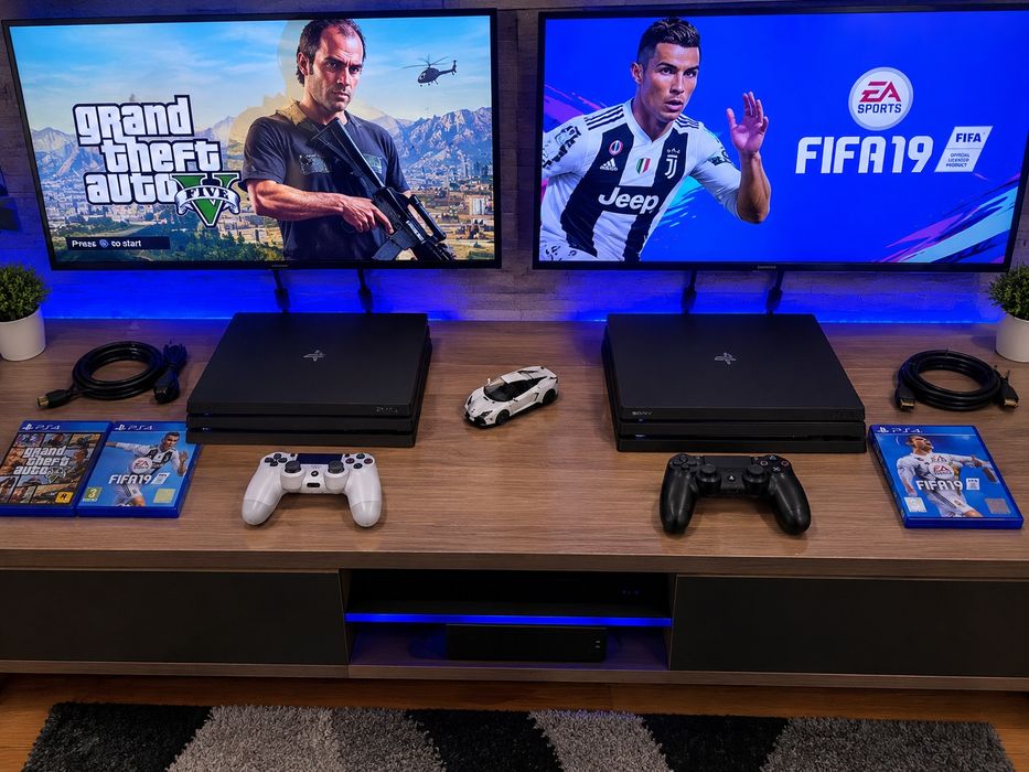 VÂND PACHET 2 PLAYSTATION 4 PRO 1TB  + CONTROLLERE + JOCURI!Trimit sau Predau Preț fix Bucata Detalii la telefon