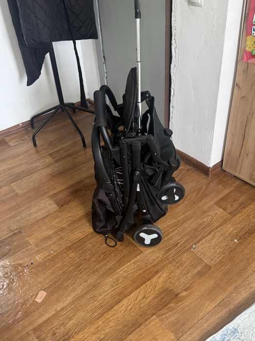 Продам прогулочная коляска легкая