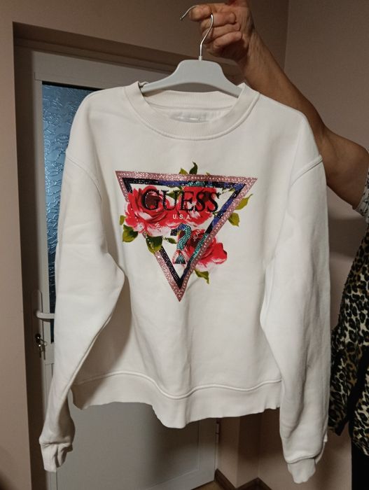 Суичър GUESS на топ цена