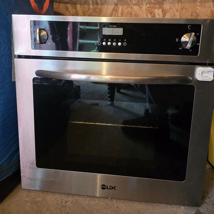 Cuptor electric incorporabil in mobila