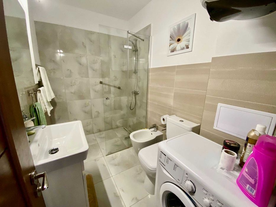 Просторен тристаен апартамент, Първа линия, Гледка море