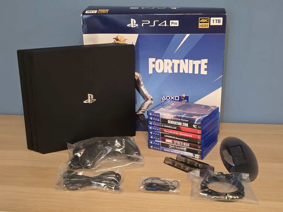 Consolă PlayStation 4 Pro 1TB (PS4 Pro) Impecabilă + Cutie Originală + Controller + Stand Vertical + Jocuri (Pachet Complet)