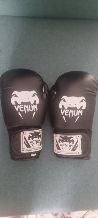 Боксёрни перчатки