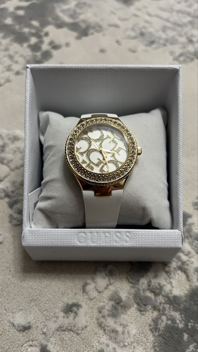 Ceas dama guess nou