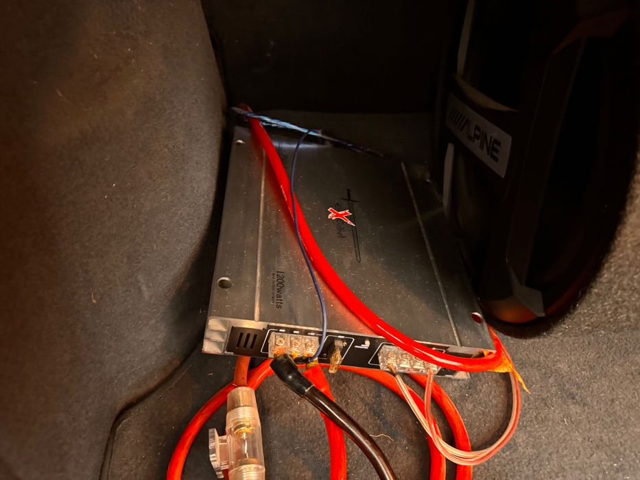 Бас Каса и Усилвател Комплект с Кабели Alpine