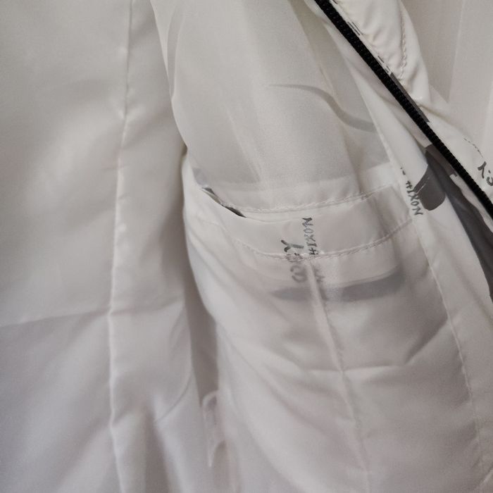 Преходно яке в бяло и сиво