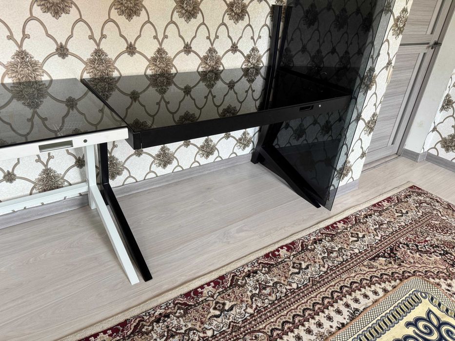 Компьютерный стол (Комп в столе)