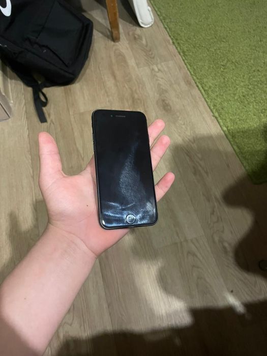 Продам два 7 айфона