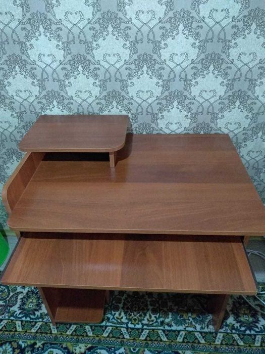 Продам компьютерный стол б/у