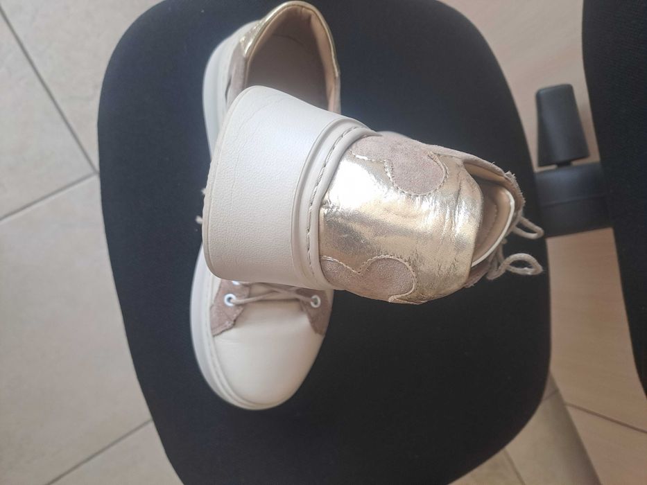 Бежови сникърси с платформа от естествена кожа в бежово и златно