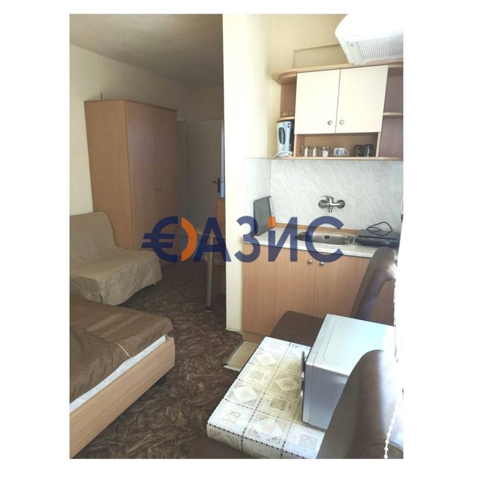 Два самостоятелни етажа на къща за гости с вътрешен двор в курортното