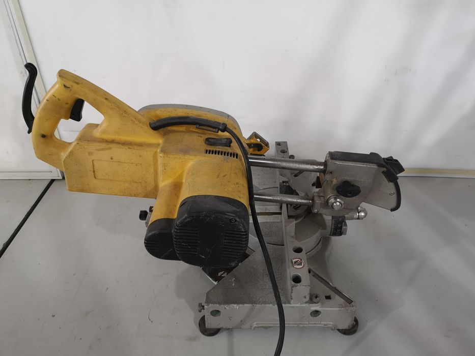 Циркуляр педнула - Dewalt 1200 W