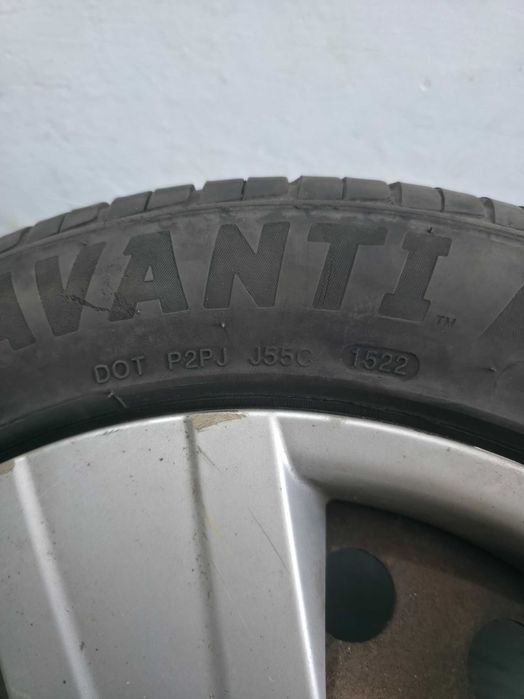 Anvelope de vara 205 55 R16 cu jante si capace Toyota