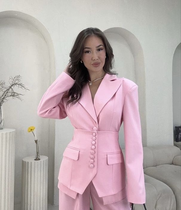 Розовая двойка с баской