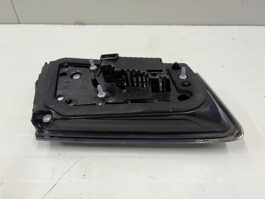 Десен стоп багажник / Десен стоп заден капак БМВ Г30 М5 Ф90 Фейслифт