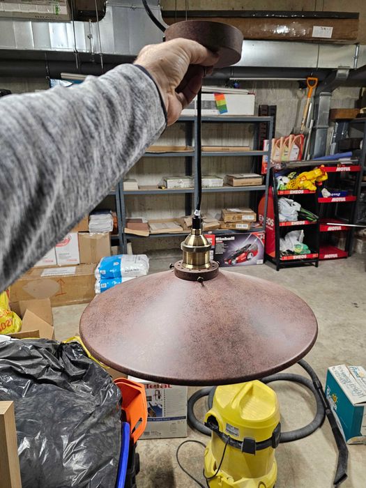 Висящо осветително тяло, индустриален стил.