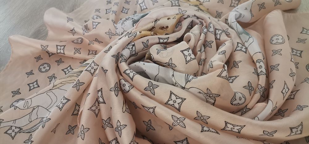 Louis vuitton дамски шал