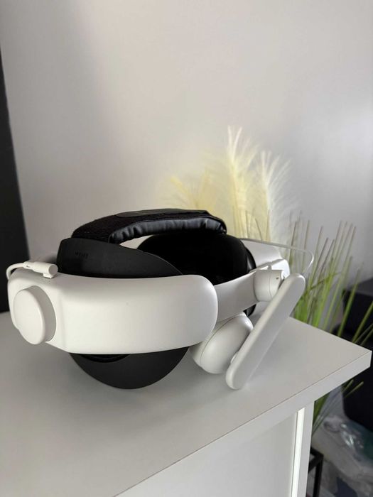 Meta Quest 2 128GB + Strap KIWI Baterie/Audio + Cablu PC + Huse Controllere