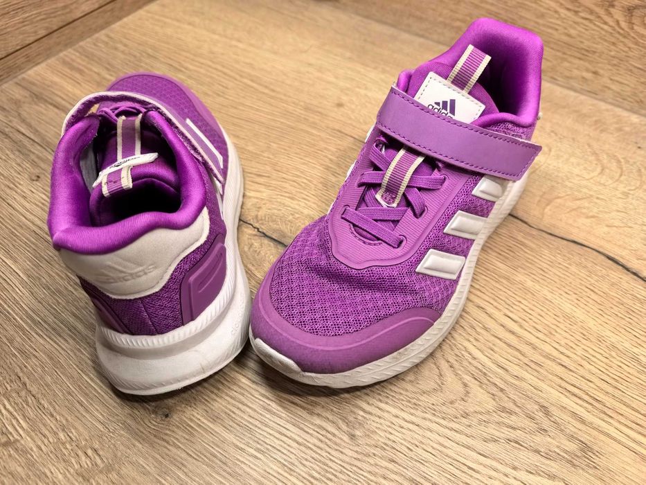 Обувки за госпожица Adidas, Fila, Next и Skechers