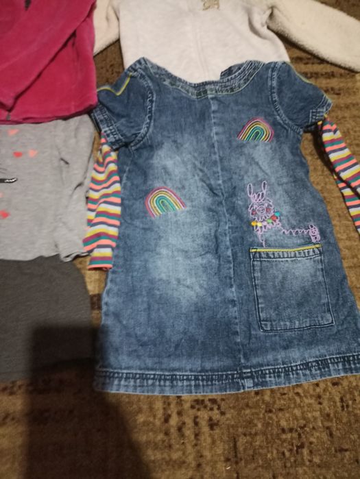Детски дрехи 2 суитчъра и две рокли