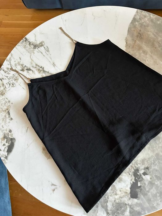 ТОП с метални презрамки.