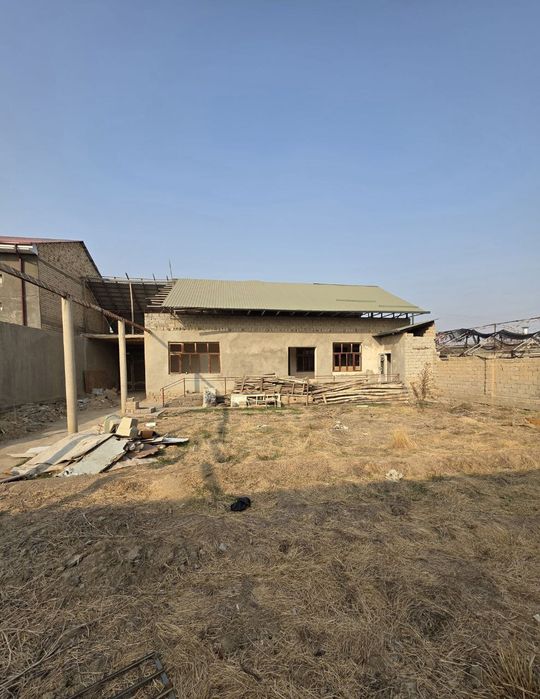 Продаётся дом-коробка по цене земли 6 сот. недалеко от города.