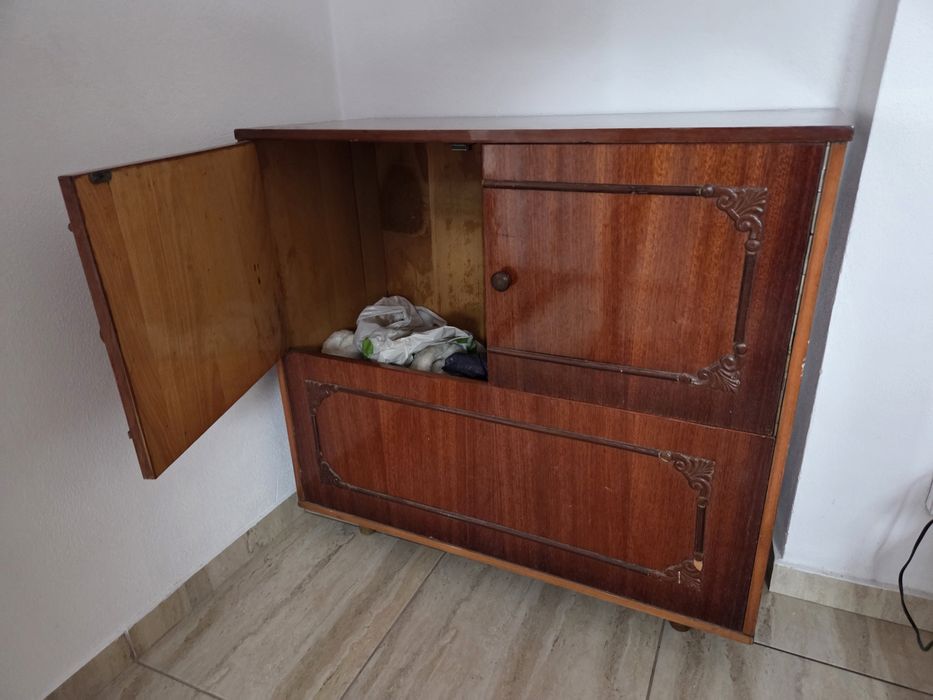 Comoda mobila veche tip lada