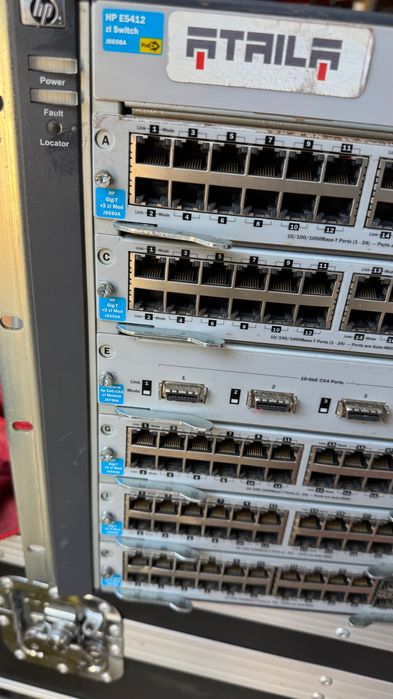 Switch HP J8698A 10Gb inclusiv 10 extensii si cabluri SFP