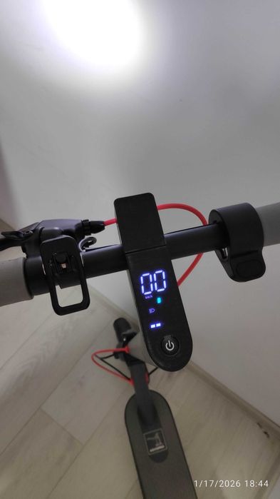 Trotineta AOVOPRO ES80. Stare ca noua. 350W, pliere rapida, 35 km.