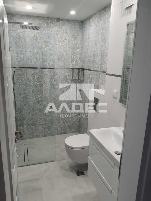 Дава се под наем Тристаен апартамент в София, Изток - 120 кв.м за 1196.97 € - Снимка #10