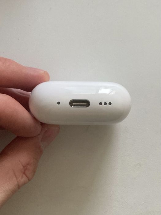 Airpods 4 active noise cancellation