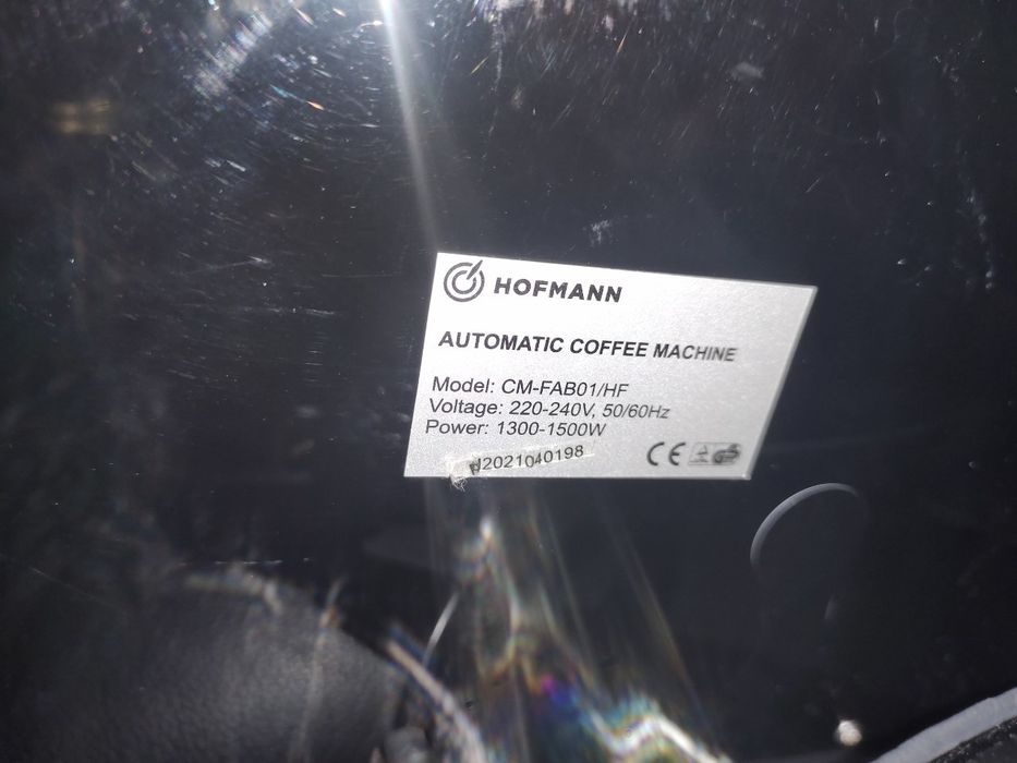 Koffe mashinka  sensrniy avtamatichskiy xolati juda zor 10 yili garant