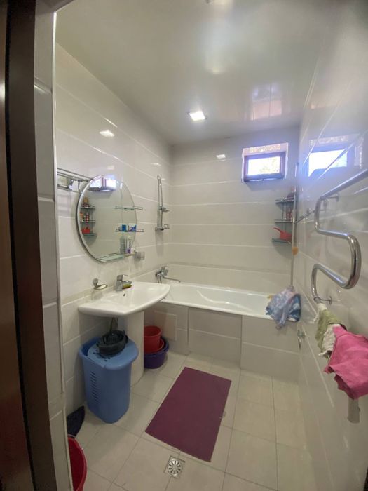 Аренда. Янгихаят район. Участок 6соток 7комнат+холл