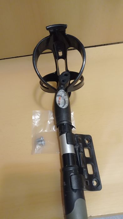 Велонасос с держателем бутылки