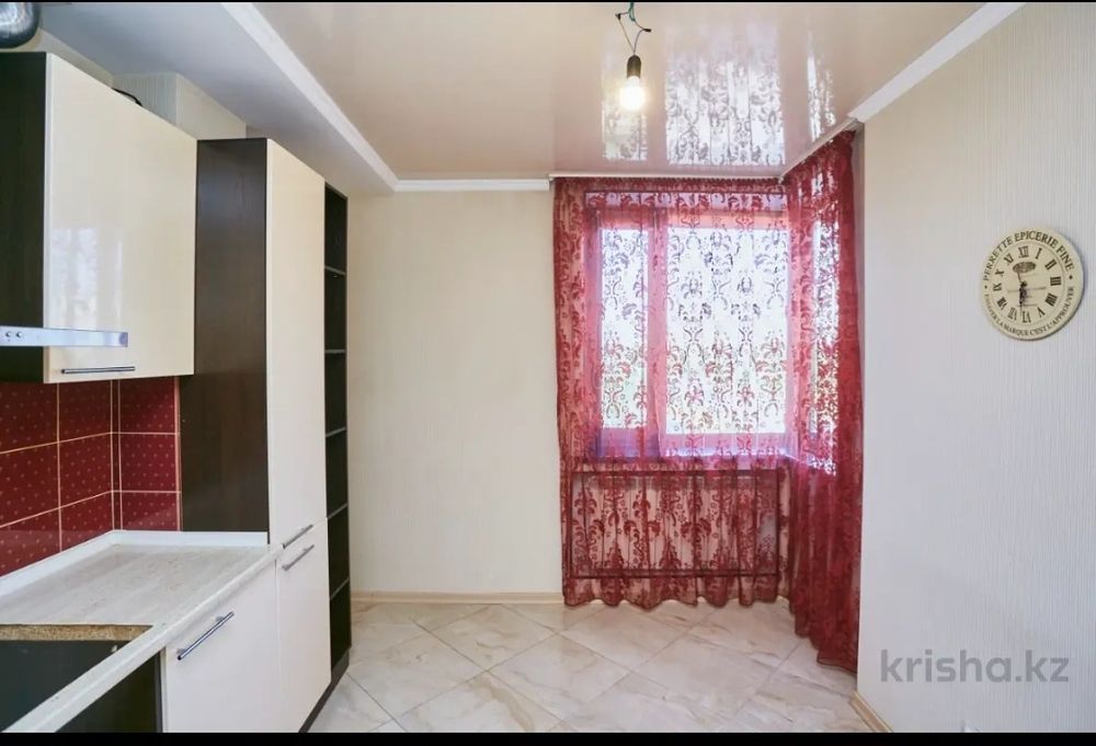 Отдам даром кухонный гарнитур.