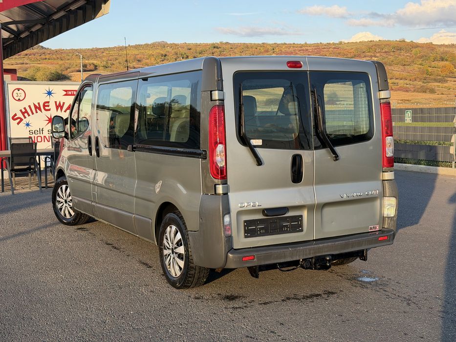 Opel Vivaro 2011 / 2.0 D / 115 CP / 9 locuri / Lung / Clima / Euro 5