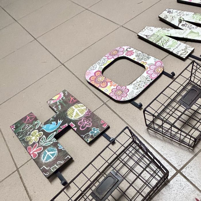 Litere mari decorative