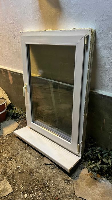 geam temopan alb 114 x 85cm , cu pervaz,