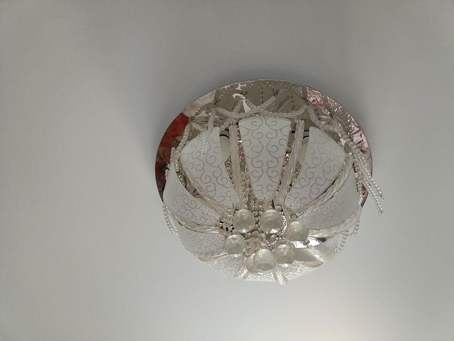 Продам люстры отличные недорого