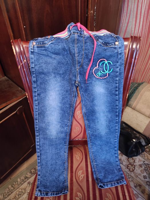 Продам брюки школьные жынсовый все